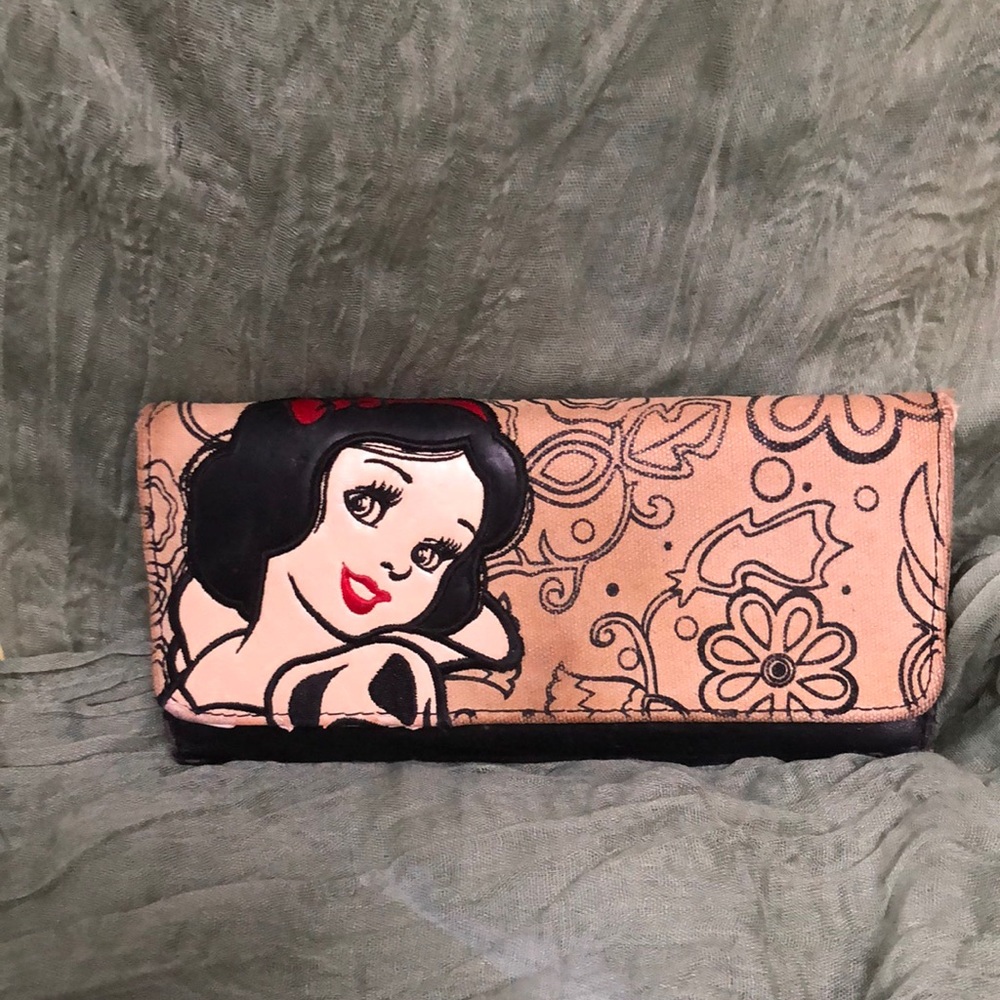 Vintage Disney Loungefly Snow White Wallet Used Condition